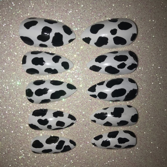 hand-painted cow print false stiletto nails 🐄 - Picture 3 of 4